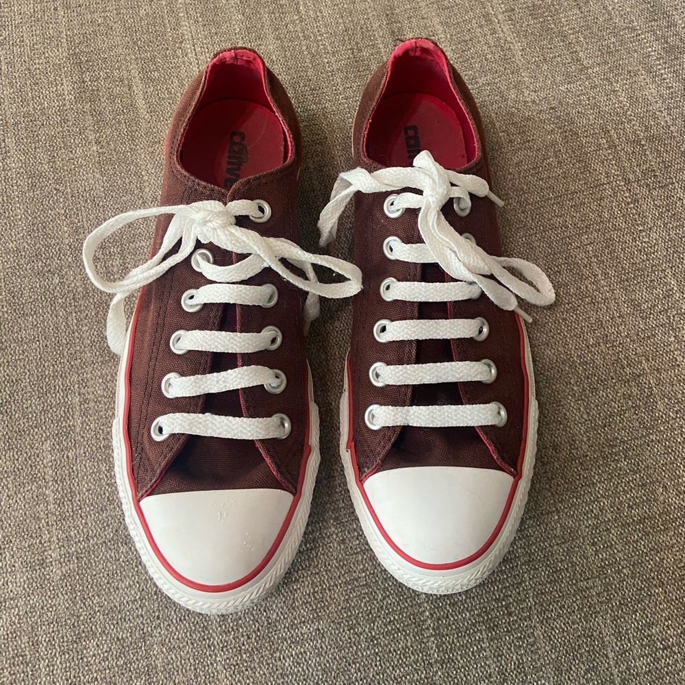 Brown Converse all star Chuck Taylor. Size women’s 7.5 and men’s 5.5